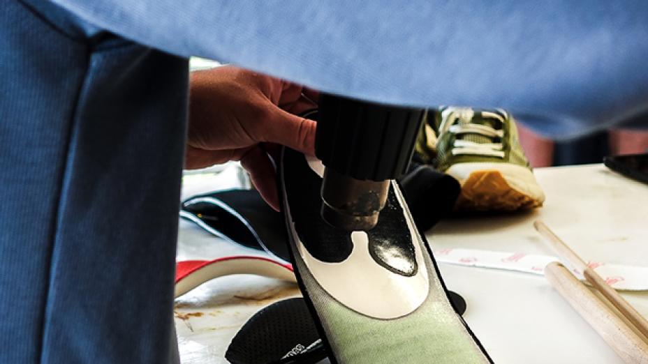 Préparation des semelles pour le bootfitting
